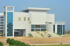 武昌理工學(xué)院校園圖書(shū)館